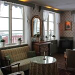 Accommodation-and-Lodging:-Suggest-places-to-stay-in-Valdez,-from-cozy-cabins-to-full-service-hotels,-for-those-planning-a-fishing-trip._and_Accommodation-and-Lodging